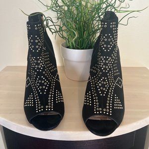 VINCE CAMUTO BOOTIES